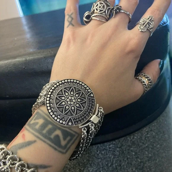 Handmade thick chunky boho round mandala design clasp charm silver bracelet - Picture 15 of 15